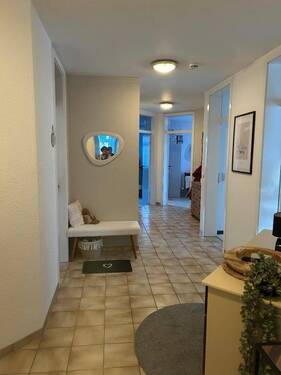 Flur -Diele - Etagenwohnung mit 115,00 m&sup2; in Herrenberg zum Kaufen