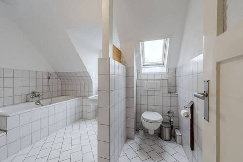 Tageslichtbad - 2 Zimmer Etagenwohnung zum Kaufen in Stuttgart / Zuffenhausen