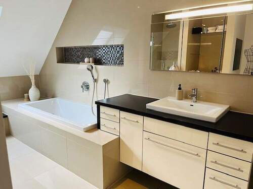 En Suite Bad - Etagenwohnung mit 154,00 m² in Stuttgart zum Kaufen
