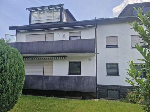 Hausansicht/Balkon - 3 Zimmer Etagenwohnung zur Miete in Kassel