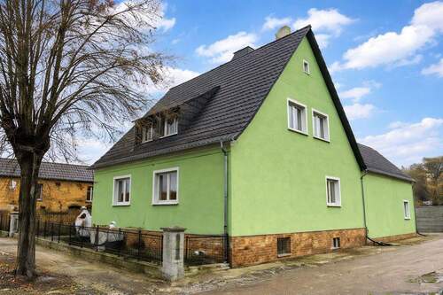 Bild 1 - Freistehendes Einfamilienhaus mit Nebengebäude auf großzügigem Grundstück