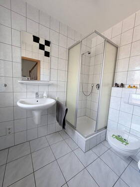 Gästebad mit Dusche - 