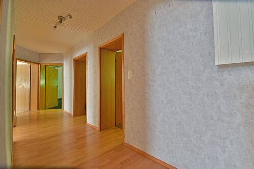 25-5452_1 - Flur - 4 Zimmer Etagenwohnung in Kassel