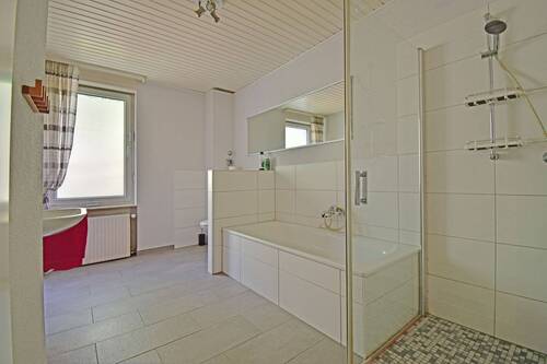 25-5452_1 - Bad 3 - 