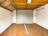 Garage mit elektrischem Tor - 