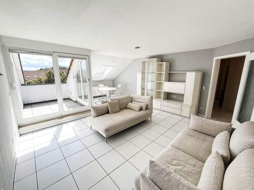 Wohnzimmer - Licht trifft Ruhe - gepflegte 2,5-Zimmer-Wohnung mit Balkon