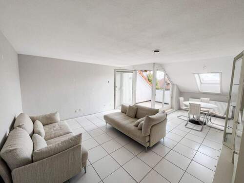 Wohnzimmer - 2 Zimmer Etagenwohnung zum Kaufen in Öhringen