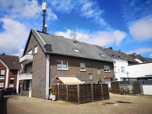 Ansicht 25.05.jpg - 6 Part. Mehrfamilienhaus mit Keller, 5 Garagen und Garten in ruhiger Vorstatdtlage
