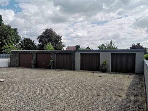 Garagenhof.jpg - Mehrfamilienhaus, Wohnhaus in Mönchengladbach zum Kaufen