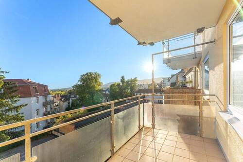 Balkon mit Zugang vom Wohnzimmer - Etagenwohnung mit 82,60 m² in Kassel / West zum Kaufen