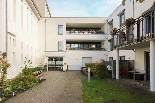 01_Haupteingang - 1 Zimmer Einfamilienhaus zum Kaufen in Lage