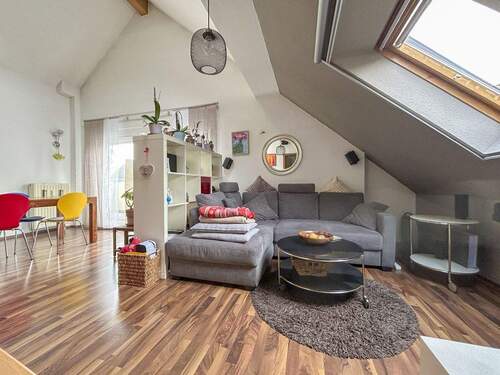 Wohnbereich - Großzügige 3-Zimmer-Dachgeschosswohnung mit offener Raumhöhe