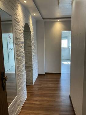 Diele - 4 Zimmer Etagenwohnung zum Kaufen in Mönchengladbach