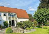 Haus mit Wintergarten aussen.JPG - 