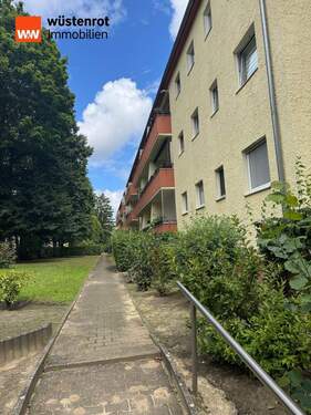 HInteransicht - Attraktive 1-Zimmer Wohnung mit schönem Grünblick vom Balkon in gesuchter Lage von Marienfelde