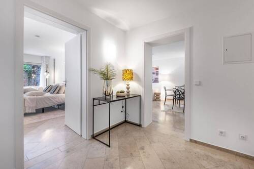 Eingangsdiele mit Blick zum Wohn-/Essz. u. Schlafz. - 