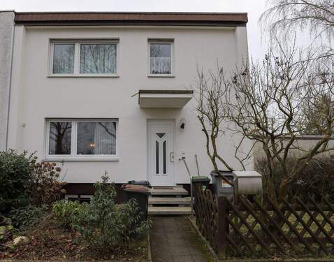 Aussenansicht Eingengsbereich - Familienfreundliches Reiheneckhaus mit sonnigem Garten und Garage