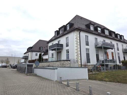 Objektansicht mit Tiefgaragenzufahrt - 