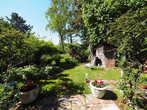 traumhafter Garten - Doppelhaushälfte mit märchenhaftem Garten in idyllischer Lage von Eching