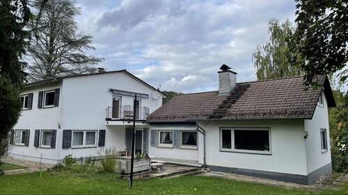 Ansicht von Süden mit Terasse - Modernes Landhaus mit schönem Garten - viele Nutzungsmöglichkeiten, zukunftssichere Investition