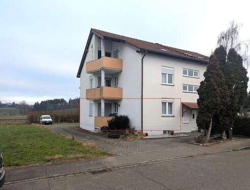Außenansicht EG - 2-Zi.-Whg. mit Terrasse, Balkon und 2 Stellplätzen in Gerlenhofen