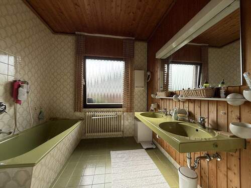 Hauptbadezimmer Erdgeschoss - 