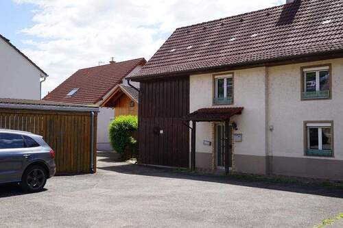 Hofbereich Nordseite - Bauernhaus mit Herz u. Potential. Paradies für Familien in Hauingen