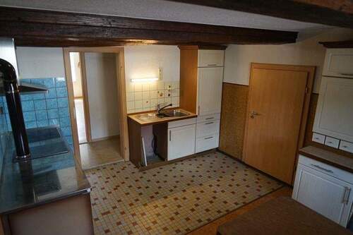 Küche mit Tür in Garage - 