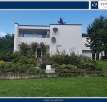 Barrierefreie Südhang-EG-Wohnung mit Einbauküche, Balkon, Wintergarten, Gartenanteil und Fernblick - Donauwörth