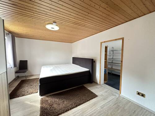 Schlafzimmer 2 OG - 