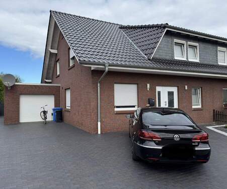 Bild 1 - Gepflegte Doppelhaushälfte mit Garten, Garage und ausgebautem Dachboden - Nahe Wolfsburg