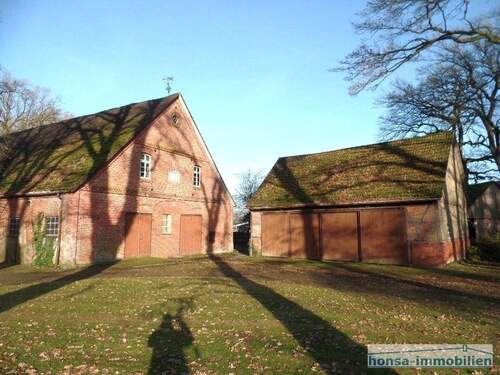 Treckerscheune und ehem. Stallungen/ massive Lagerräume - 