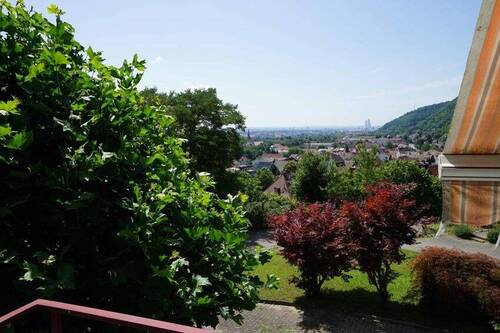 Blick vom Balkon auf die . . . . - 