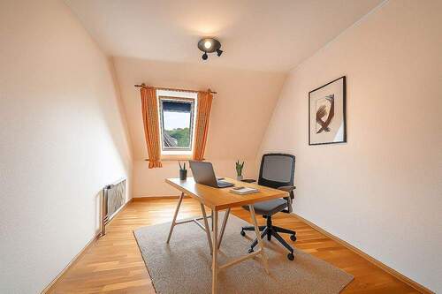 200-8529_Kind__I_gestaged - 