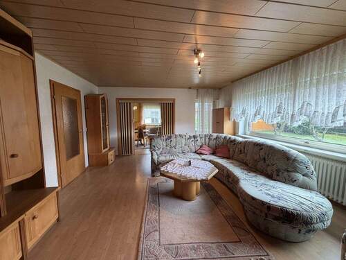 Wohnzimmer_Ansicht1 - 6 Zimmer Einfamilienhaus in Duchroth