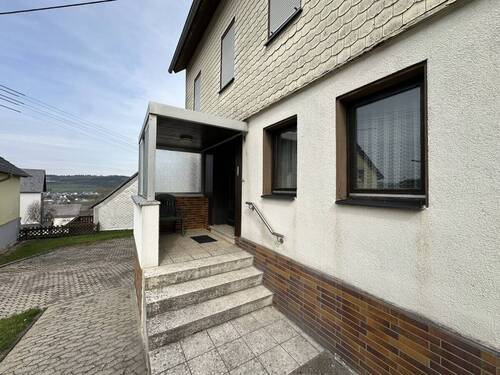 Eingang - 5 Zimmer Einfamilienhaus in Schwarzerden