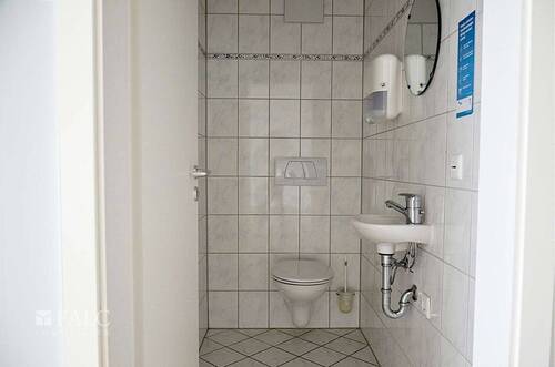 WC-Herren - Gewerbeobjekt (Büro, Produktion, Verkauf) in Tuttlingen zur Miete