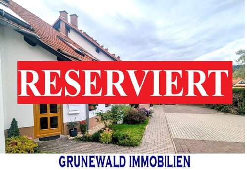 Reserviert - RESERVIERT! Charmante Eigentumswohnung - bezugsfrei mit Gartenanteil und PKW-Stellplätzen