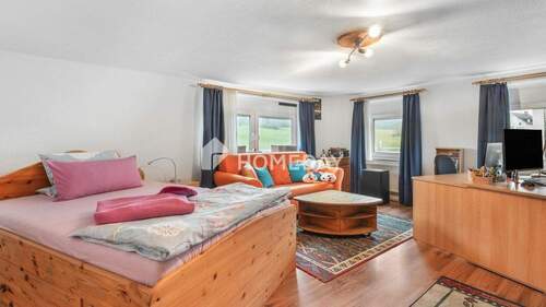 1. OG Schlafzimmer 1 - 