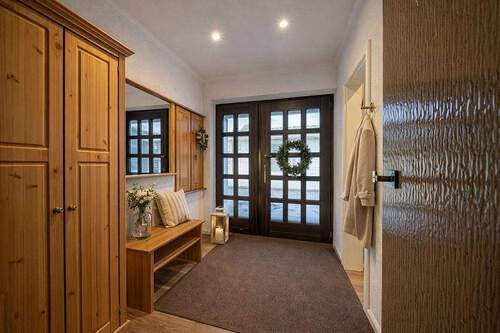 200-8685_Eingang_gestaged - 