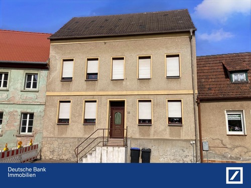 Hausansicht - Reihenmittelhaus in zentraler Lage im Stadtkern von Hettstedt !