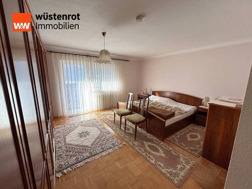 Schlafzimmer mit Balkonzugang - 