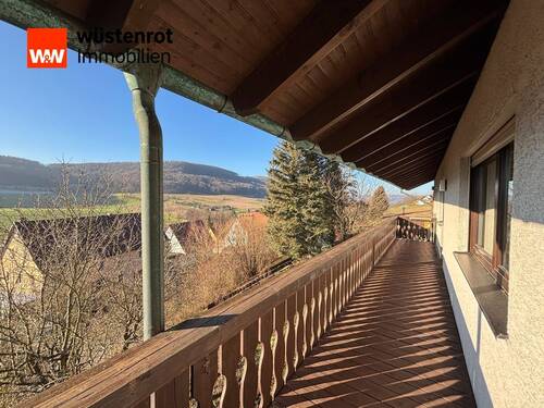 großzügiger Balkon mit unverbaubarer Aussicht - 