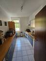 Küche mit Einbauküche - 3 Zimmer Etagenwohnung in Chemnitz