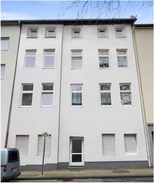Hausansicht - Moderne 2-Zimmer-Wohnung mit Einbauküche in renovierter Immobilie - ab 01.11