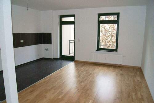 Wohnbereich - Schickes Nest für 2 oder 3! + ETW mit Balkon + Parkett + Bad mit Fussbodenheizung + offene Küche