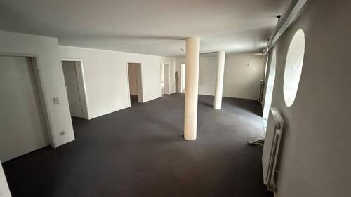 Empfangsbüro - 5 Zimmer Etagenwohnung in Villingen-Schwenningen