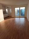Wohnzimmer - Ansprechende 3-Zimmer-Wohnung in München mit Einbauküche und Balkon