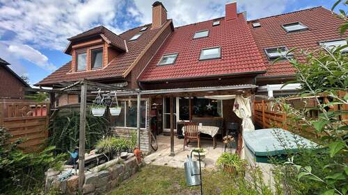 Rückansicht - Solides Reihenmittelhaus mit ausgebautem Spitzboden und Keller in familienfreundlicher Lage