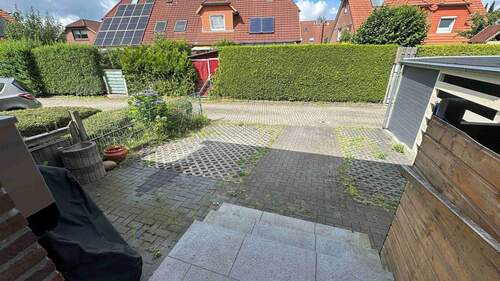 2 PKW-Stellplätze vor dem Haus - 